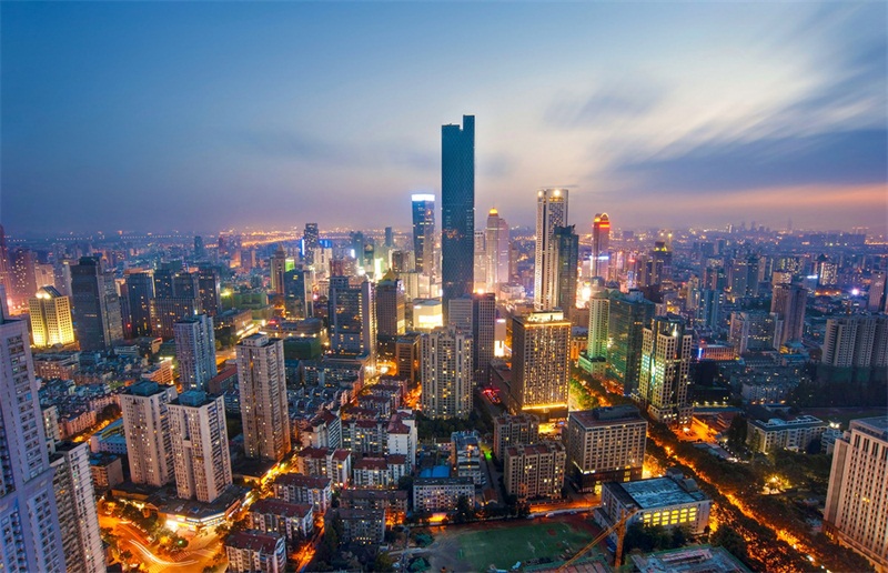 聽(tīng)取澳星建議，劉先生趕上香港定居末班車